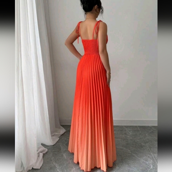 Sleeveless Ombre V Neck Ruched Waist Elegant Romantic Dress For Women - Picture 2 of 4